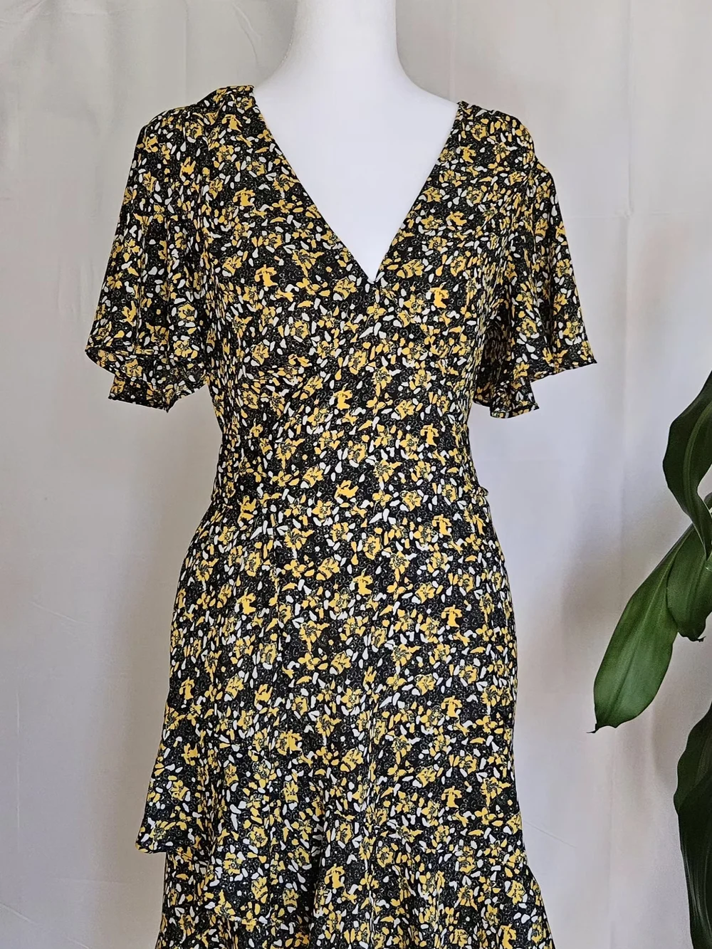Topshop Floral Wrap Dress Yellow Black Short Ruffle Flutter Sleeve Size US 6 - Picture 8 of 16